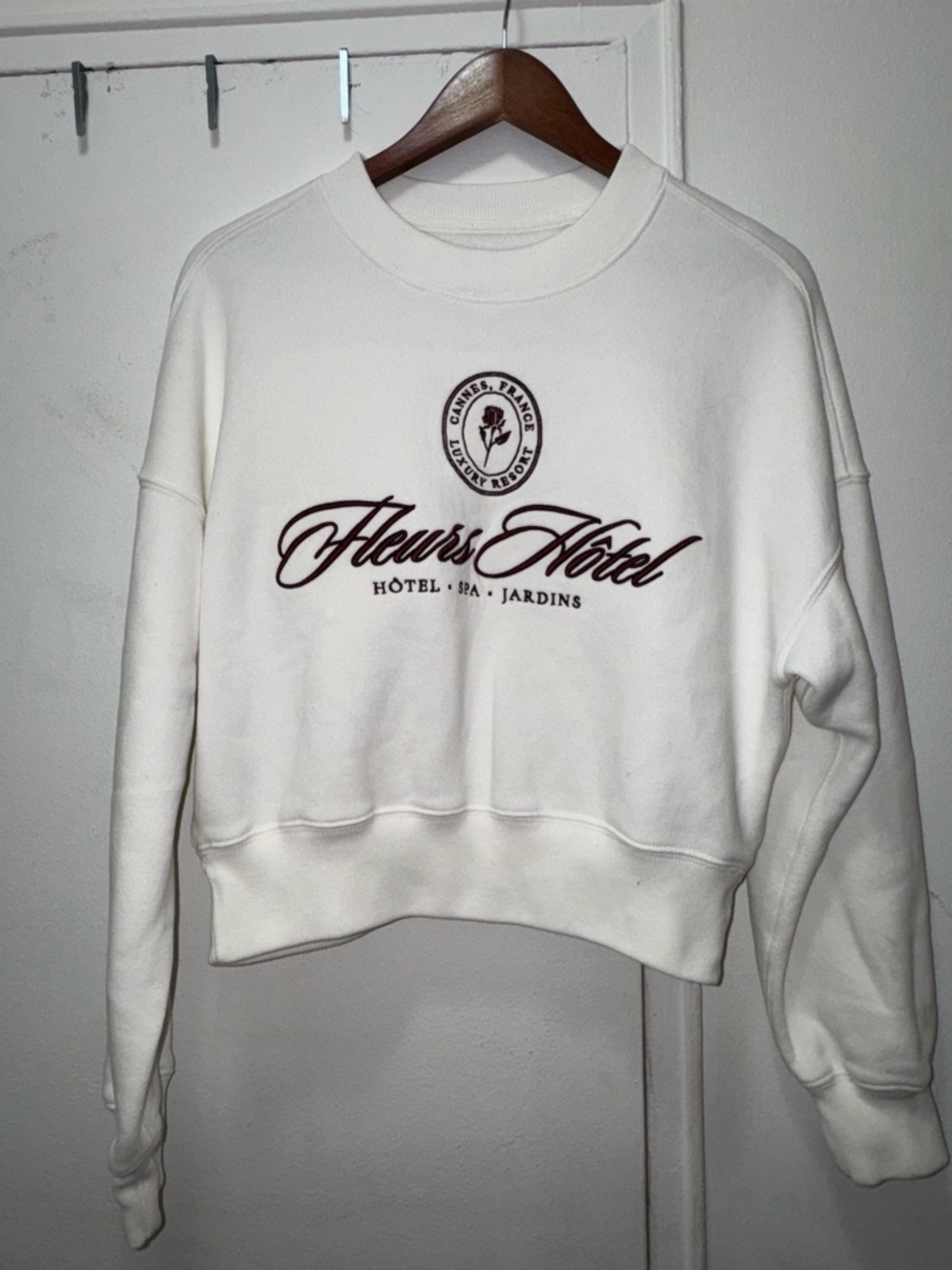 Abercrombie & Fitch vintage crest crop white XS Fleurs Hôtel Crew Sweatshirt - Picture 5 of 8